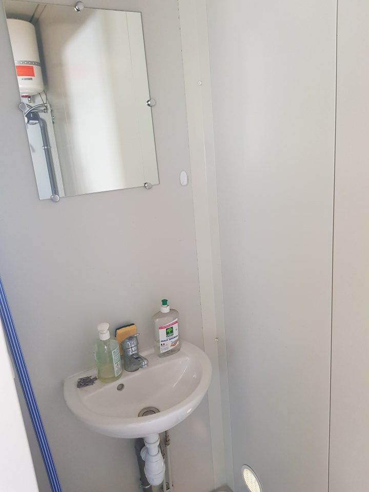 Ensemble Modulaire 30 M² Équipé de Wc / Lave mains