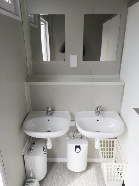 Sanitaire 20'- 5 toilettes dames + 2 lavabos + chaudières 5L - Occasion