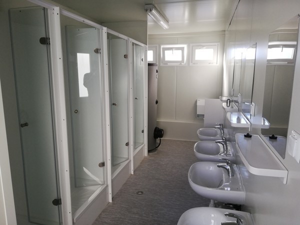 Sanitaire 20'+ 4cabines + 4lavabos + chaudière Neuf