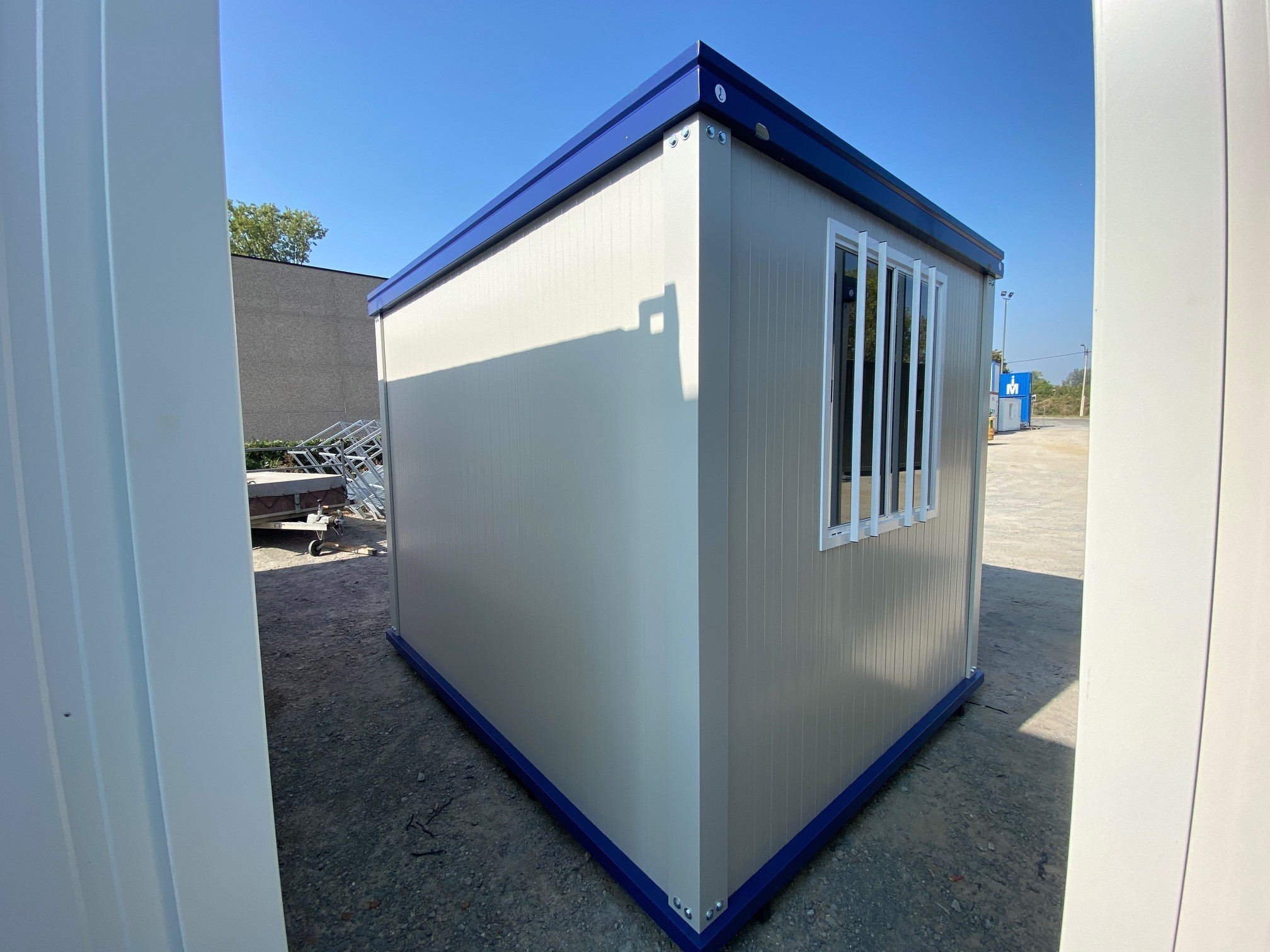 Container Chantier Avec Fenêtre de Côté (Dim. 3.00 X 2.40 m)