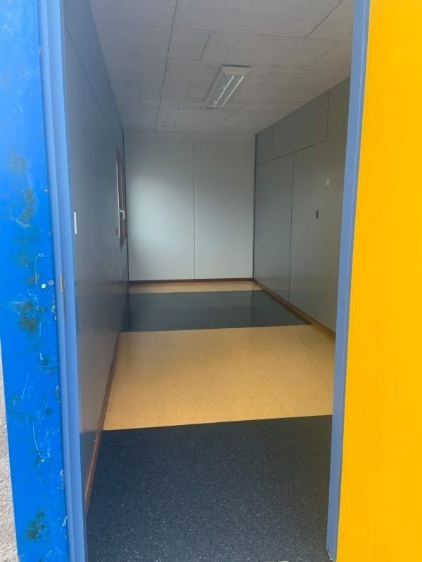 Bungalow De Chantier 20 Pieds (6m) avec 4 Fenêtres + 1 porte vitrée