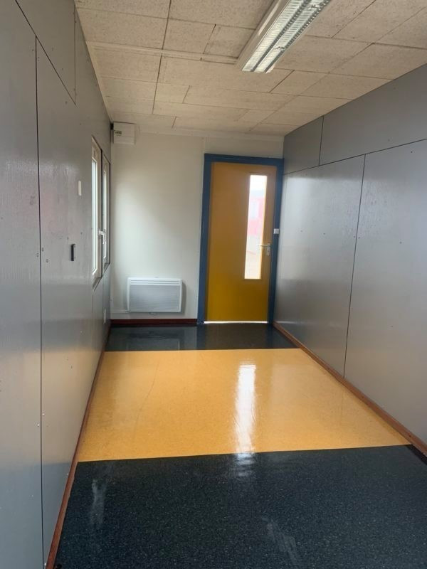 Bungalow De Chantier 20 Pieds (6m) avec 4 Fenêtres + 1 porte vitrée