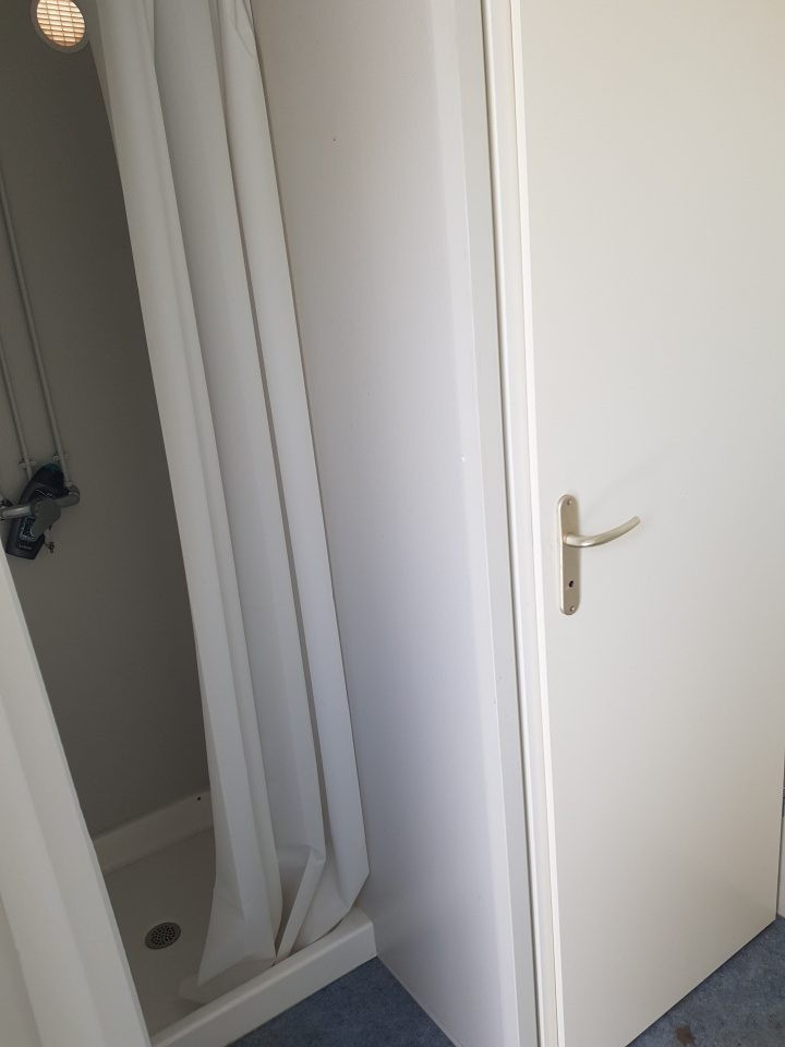 Bungalow Équipé 1 Wc 1 Douche 1 Lave mains