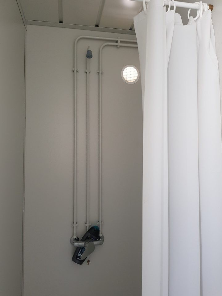 Bungalow Équipé 1 Wc 1 Douche 1 Lave mains